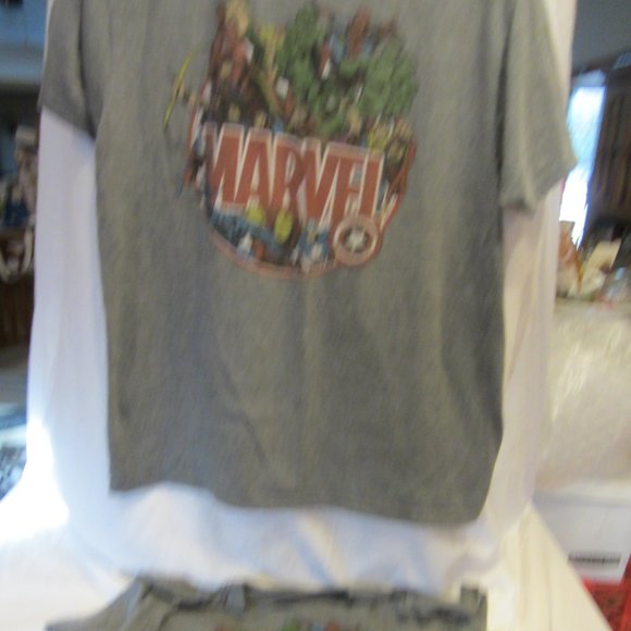 MARVEL GRAPHIC TEE, GROUP OF AVENGERS IN CIRCLE, 1 MED 1 LG MARVEL - Picture 2 of 7